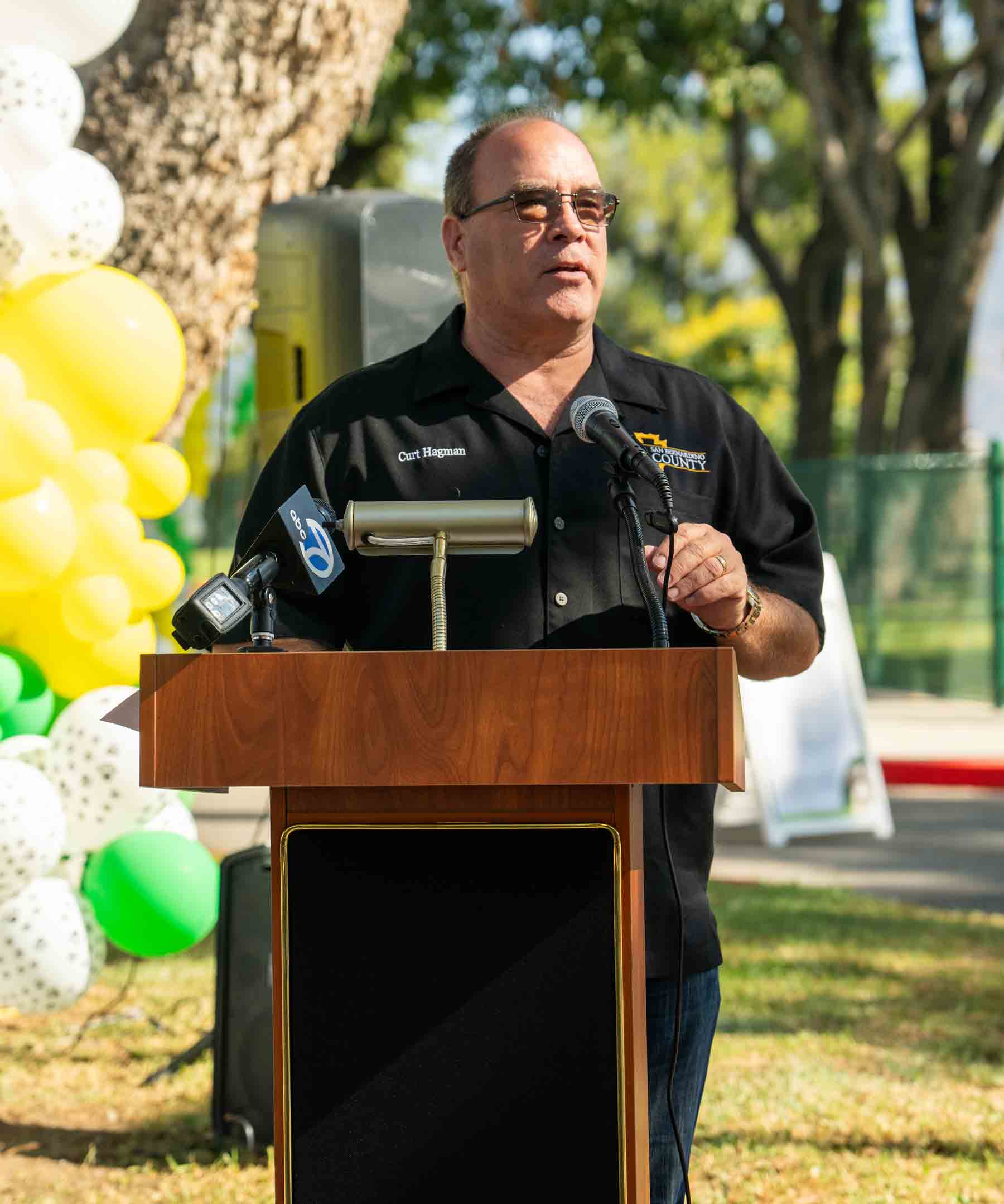 Supervisor Curt Hagman thanking the City of Upland and Second District Supervisor for their partnership with the Baldy View Dog Park Renovation Project.